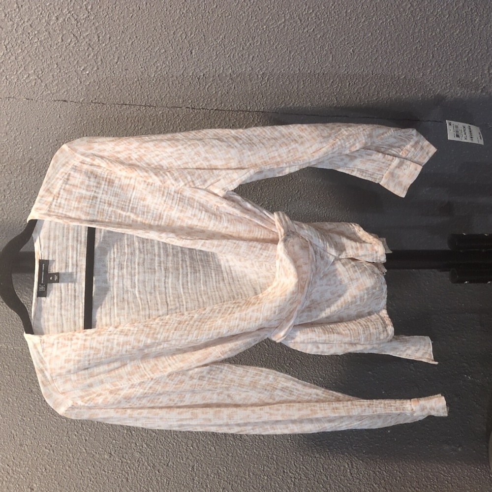 Light weight wrap top